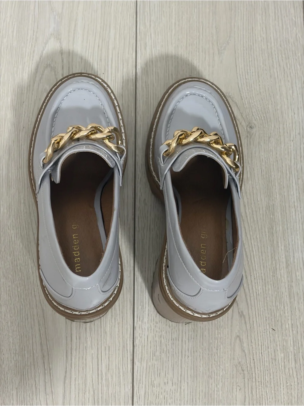 Madden Girl accent modern
